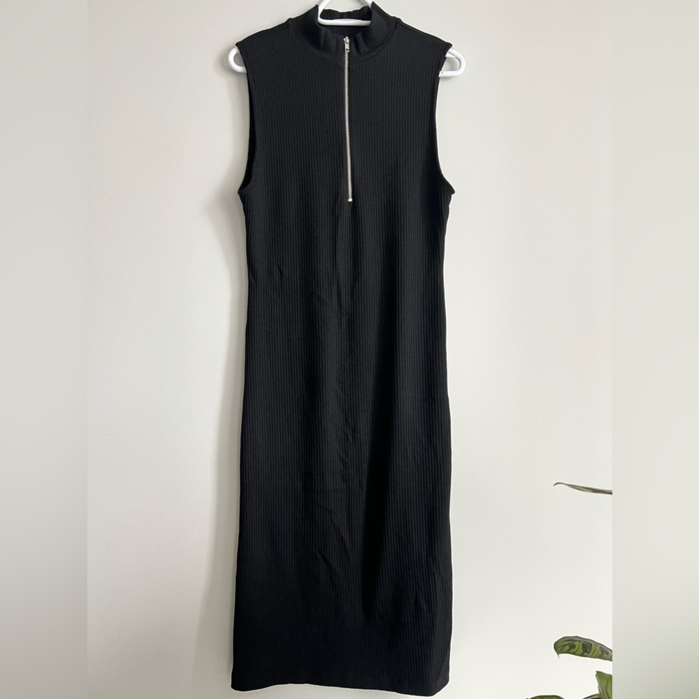Black Sleeveless knit maxi dress